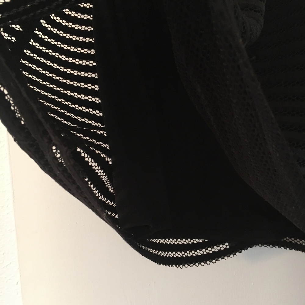 DE Collection Black Lace Overlay Swing Skirt NWT - Picture 4 of 7